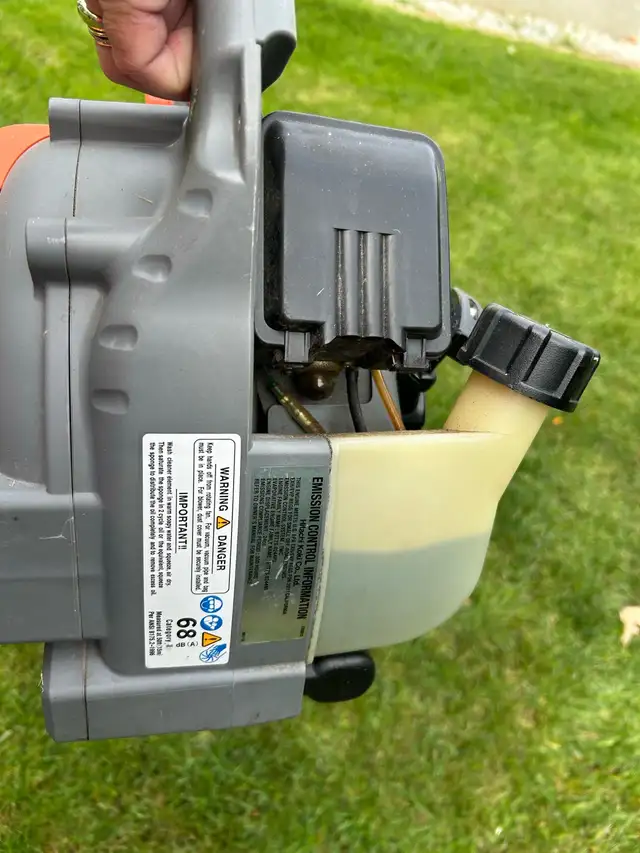 Souffleur et fouet à gazon in Lawnmowers & Leaf Blowers in Longueuil / South Shore - Image 4