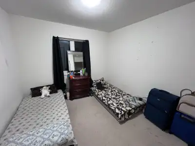 Room available for girls in sharing for rent in a 4 bedroom townhouse in Doon South, Kitchener. Clos...