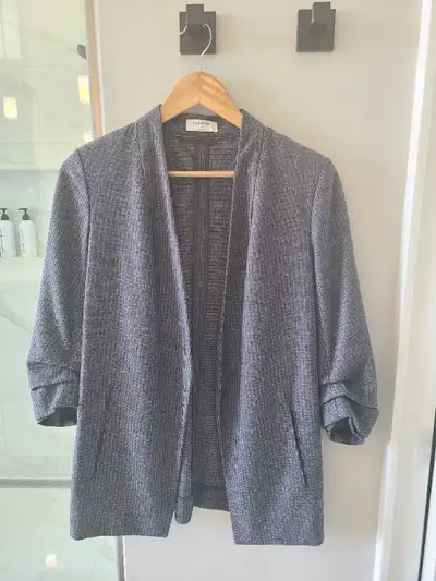 Aritzia Babaton Size 2 Blazer, View more