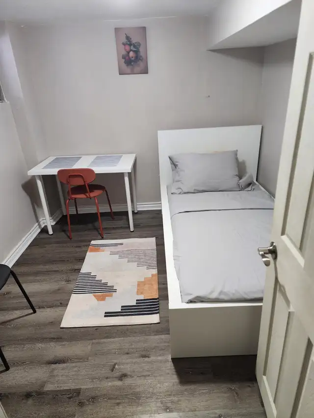 Room for rent all inclusive Eglinton-Mt.Pleasant steps to subway