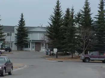 This 2 Storey townhouse is very close to Catholic and Public Elementary Schools, Transit, Shopping,...