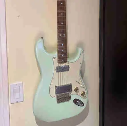 Fender Stratocaster  in Guitars in Oakville / Halton Region - Image 2