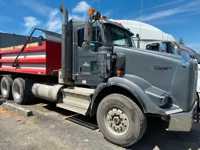 Kenworth 2008 extended cab dump truck.550hp Cummins isx motor done two years ago.18 speed manual,Alb...