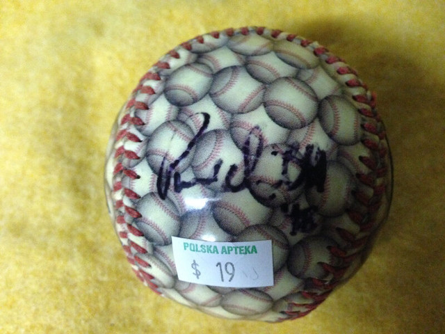 VINTAGE TORONTO BLUE JAY LIMITED EDITION FOTOBALL AUTOGRAPHED in Arts & Collectibles in Mississauga / Peel Region - Image 3