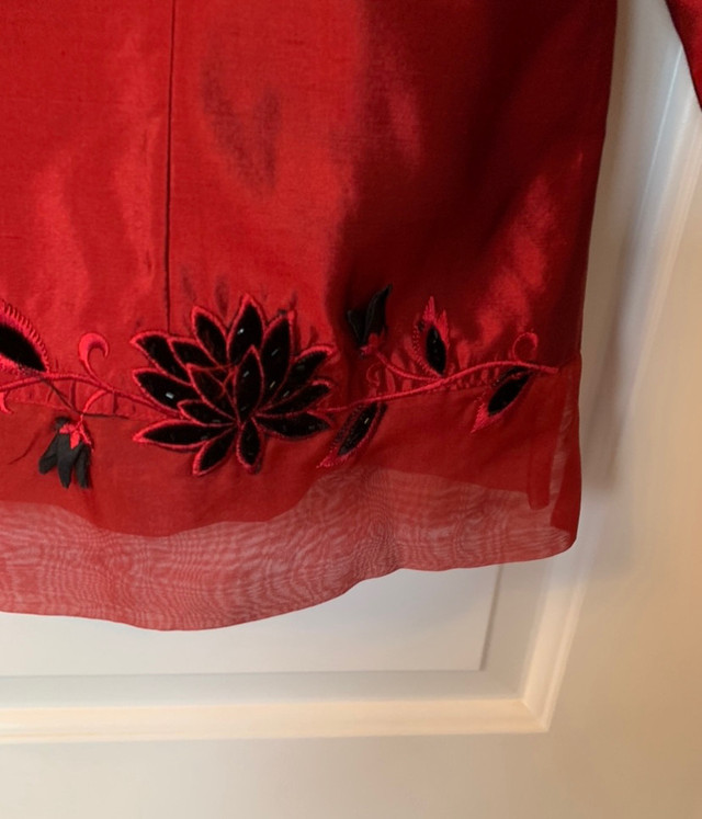 Vintage 90’s 100% silk top with beading and embroidery, large in Women's - Tops & Outerwear in Winnipeg - Image 4