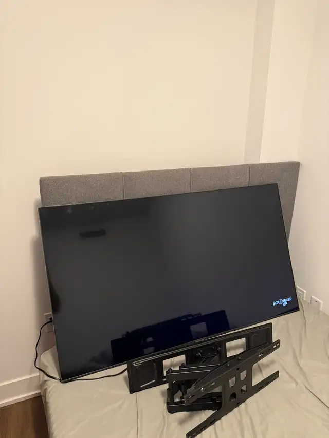 Samsung 55” Smart TV (Wall Mount Included) in General Electronics in City of Toronto - Image 3