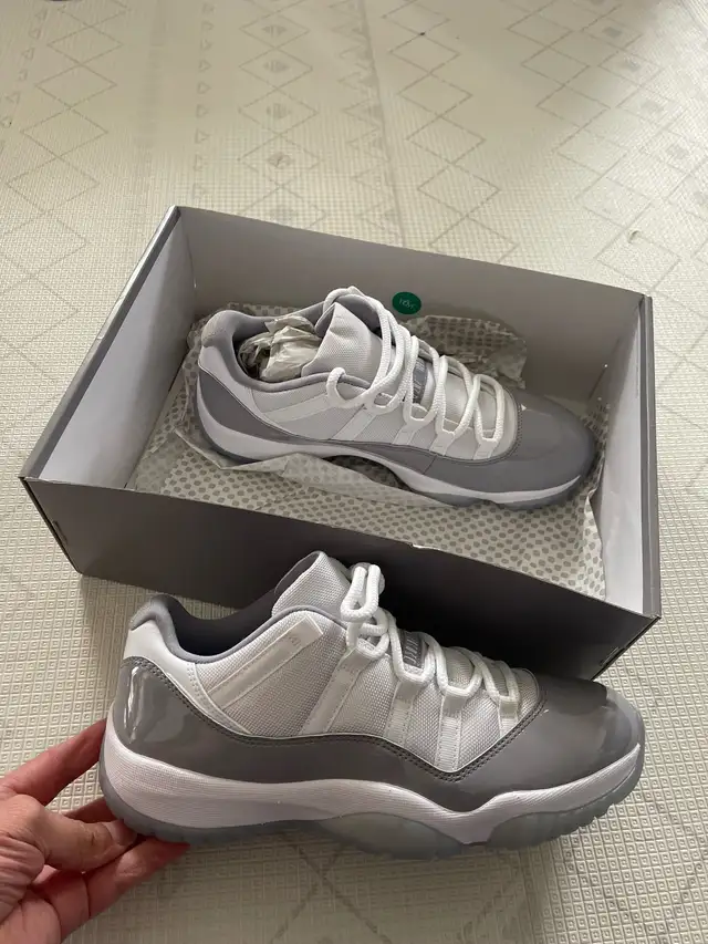 Jordan 11 low cement gray size 10.5 in Men's Shoes in Oakville / Halton Region - Image 2