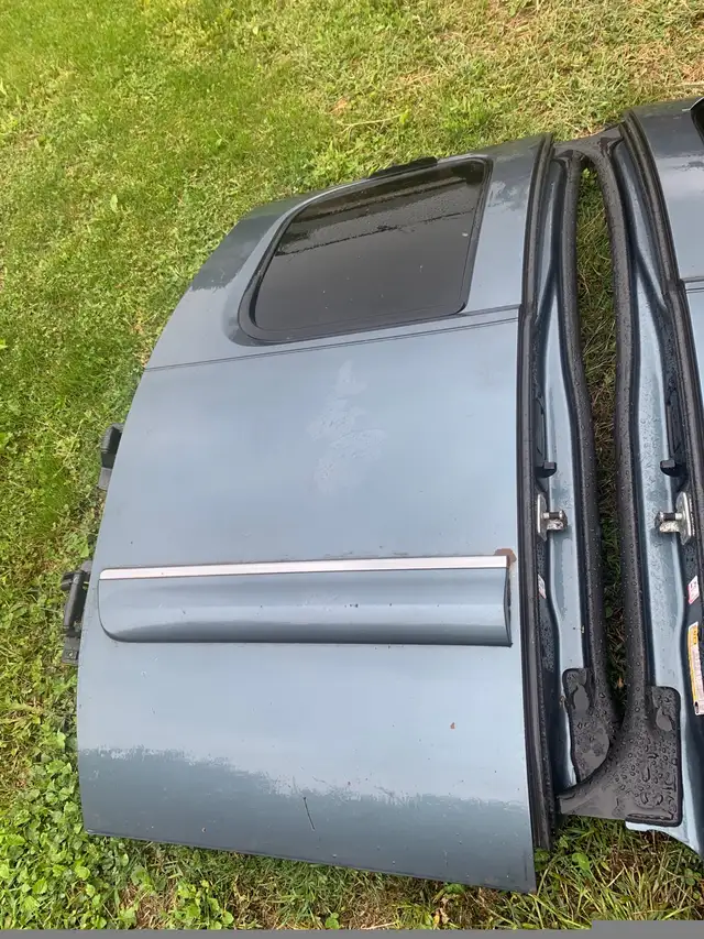 2007-2013 GMC Sierra Chevy Silverado extended cab rear doors in Other in Hamilton - Image 4