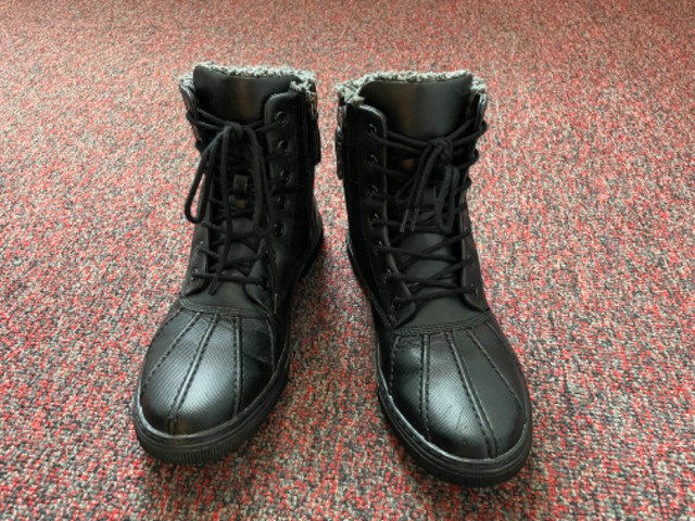 Black Men's Casual Boots (Size 7) in Men's Shoes in City of Toronto - Image 2