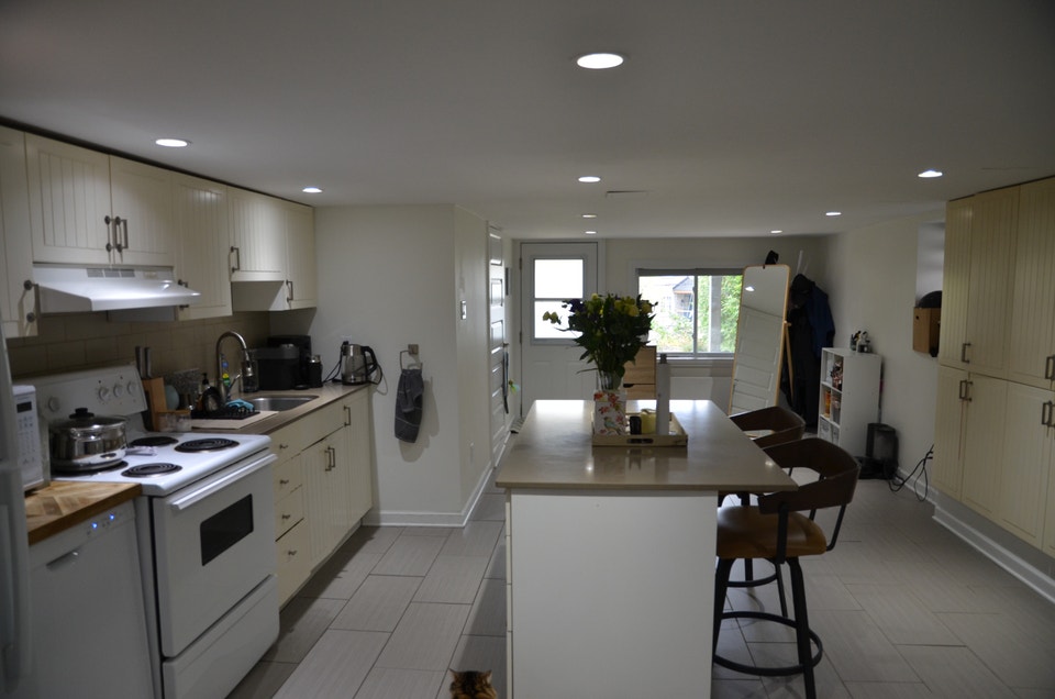 One Month Free. 1 Bdrm Apt in New Edinburgh 2