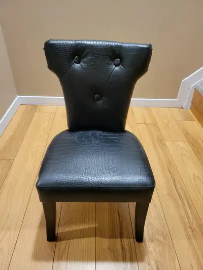 Child size leather chair