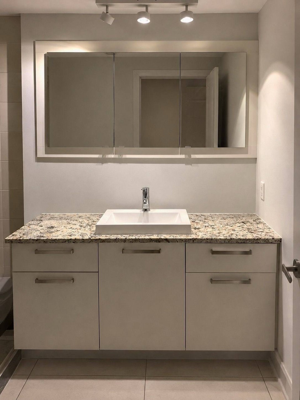 Renovated NDG Apartment for Lease Transfer  – Avail. Oct 5