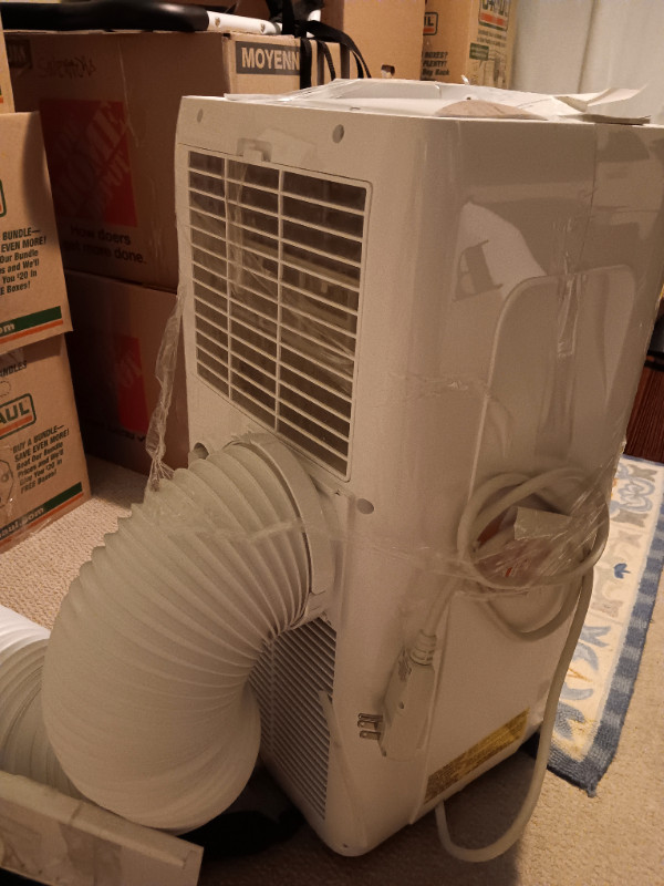 Air Conditioner in Other in Bedford - Image 2