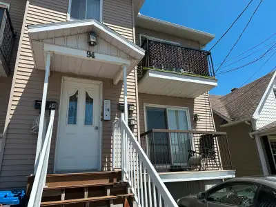 Charment logement 4 1/2 situé dans le quartier recherché du Cap-de-la-Madelaine, à proximité de tous...