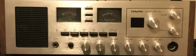 Lafayette Telsat SSB-140 40 Channel AM/SSB CB Radio. in General Electronics in City of Montréal - Image 6