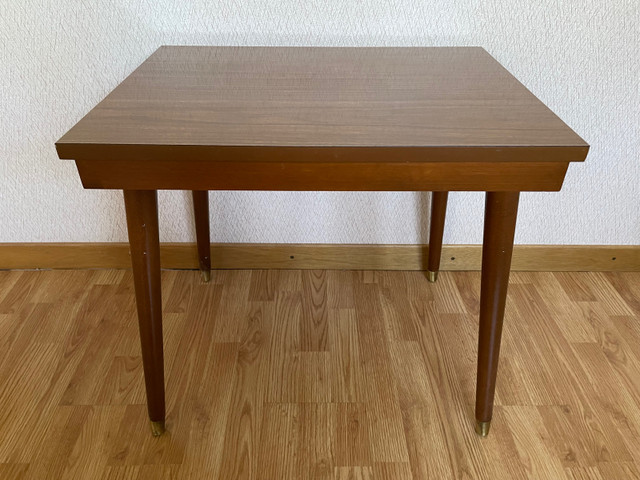 Petite table retro / small vintage table dans Autres tables  à Longueuil/Rive Sud - Image 3
