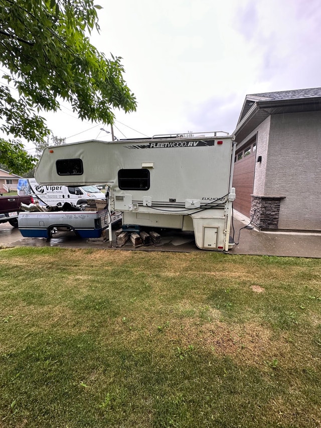 2001 truck camper Travel Trailers & Campers Lethbridge Kijiji