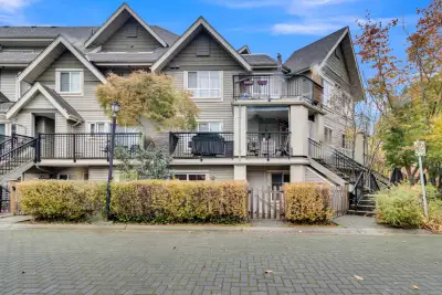 Rarely available garden-level 1 bedroom + den home at Trellaine with private entrance and outdoor sp...