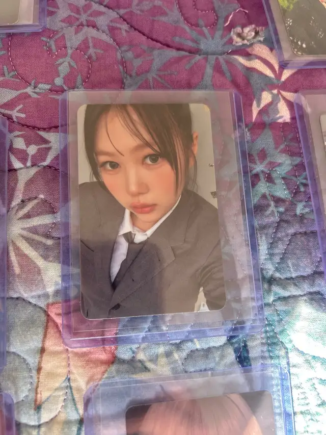 Trading Photocards543881151959552005
