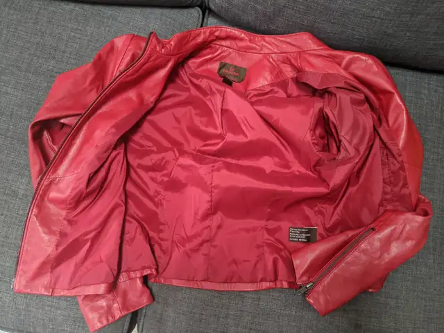Danier Women’s Red Leather Jacket – Size Small – Soft Leather in Women's - Tops & Outerwear in Markham / York Region - Image 5