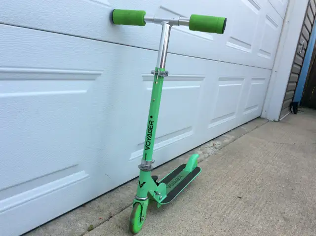 CHILDS KICK SCOOTER