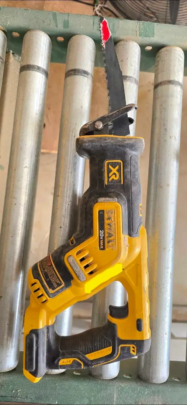 20V DeWalt XR MAX Cordless  Reciprocating Saw in Other in Kitchener / Waterloo - Image 4