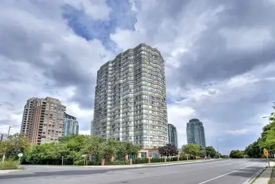 PENTHOUSE CONDO FOR RENT - MISSISSAUGA Incredible, bright, and south-facing penthouse with spacious...