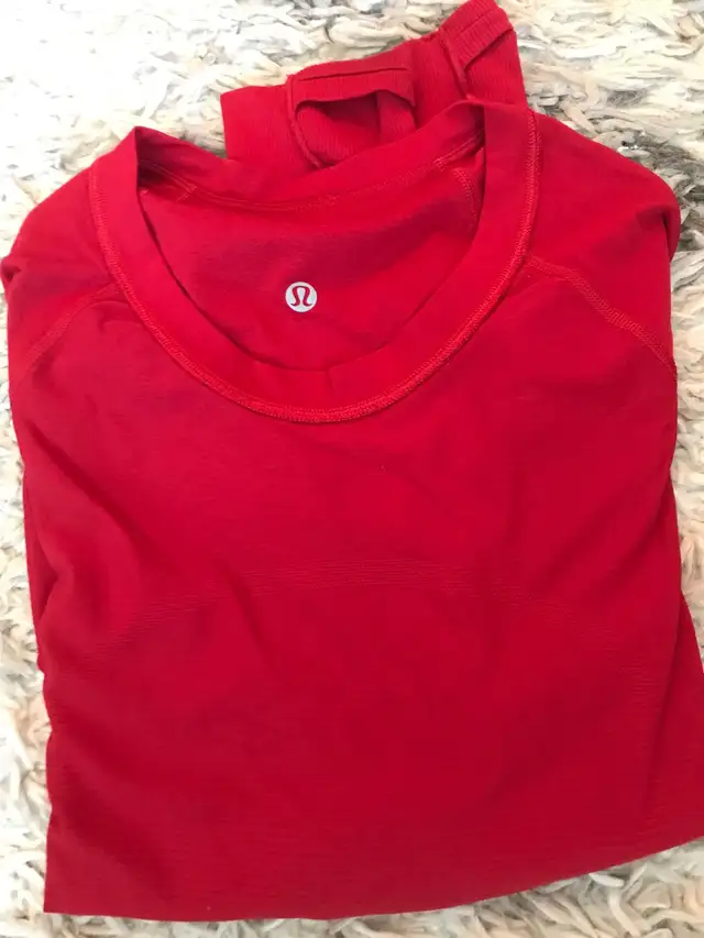 Lulu lemon long sleeves set  in Women's - Tops & Outerwear in City of Toronto - Image 4