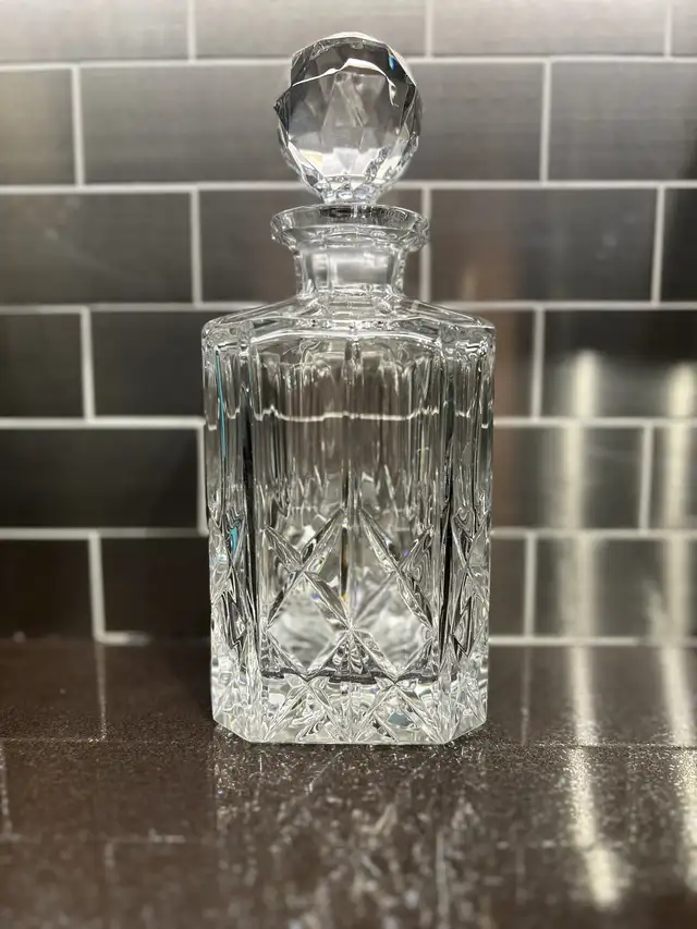 Crystal liquor decanter64959980537346120