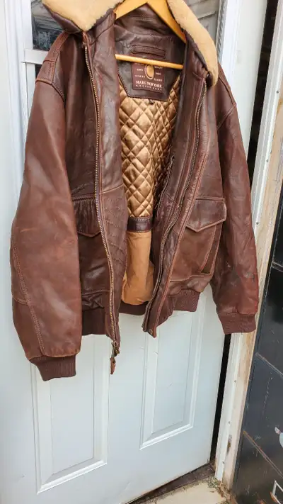A very nice looking Mens soft leather jacket its got a lot of pockets inside and outside Marc New Yo...