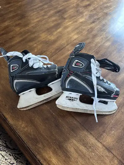 adjustable hockey skates (size y13-3), View more