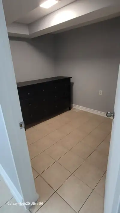 Sep. Ent, private, 1-BDRM BSMNT Apt - KENNEDY GO