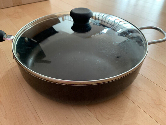 Jumbo Cooking Pan with Glass Lid dans Vaisselle et articles de cuisine  à Longueuil/Rive Sud - Image 2