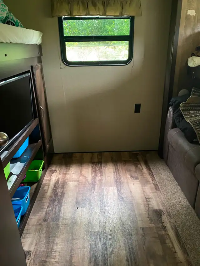 32'Fifth Wheel Camper For Sale in Travel Trailers & Campers in Charlottetown - Image 9