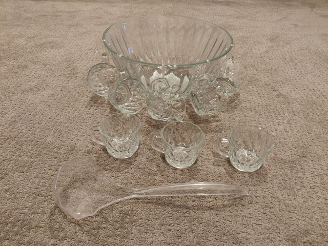 Glass Punch Bowl Set - 10-Piece in Industrial Kitchen Supplies in Calgary