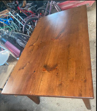 Mennonite dinning room table - great condition!