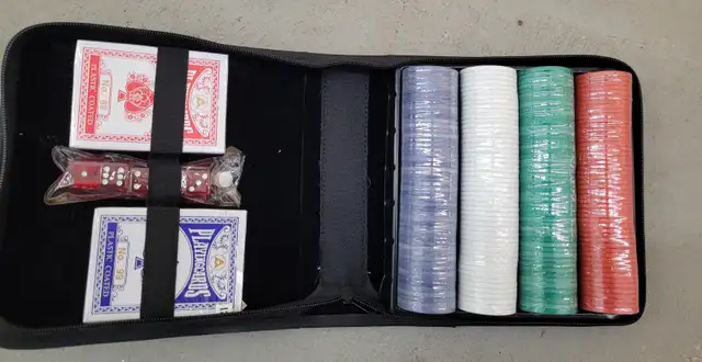 Poker Set in Hobbies & Crafts in City of Toronto - Image 2
