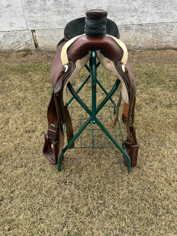 16 inch Roper Saddle in Equestrian & Livestock Accessories in Edmonton - Image 2