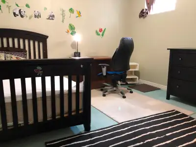 Hwy7/Leslie Large bedroom Available