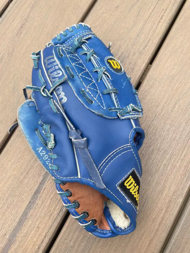 Vintage Wilson A2922 Dave Stieb Signature Baseball Glove – LH in Baseball & Softball in Oakville / Halton Region - Image 3