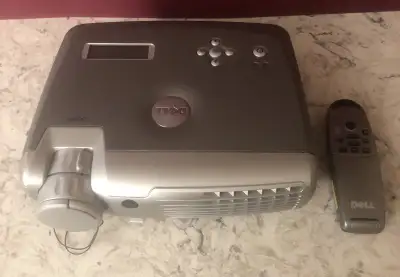 Dell 3300MP DLP Projector In Good Condition ( No scuff or scratches) For sale is a used Dell project...