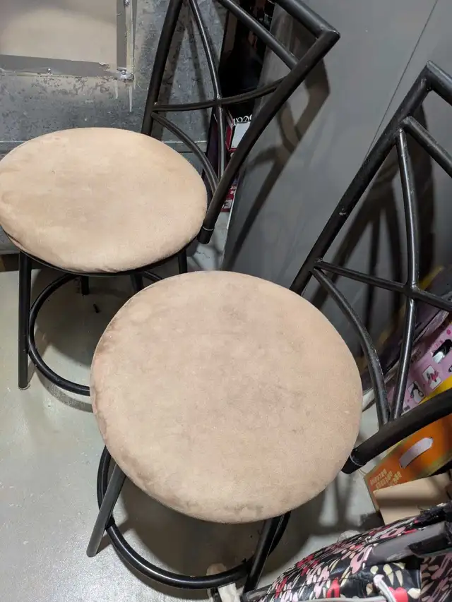 Bar Stools in Chairs & Recliners in Markham / York Region - Image 2