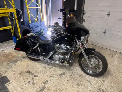 2000 honda shadow 750 Brand new parts: - brand new battery - brand new front tire - brand new front...
