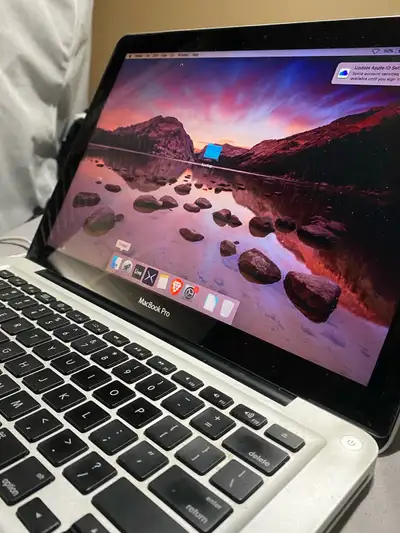 Selling my used 13-inch Apple MacBook Pro from early 2011, equipped with a 2.7 GHz Intel Core i7 pro...