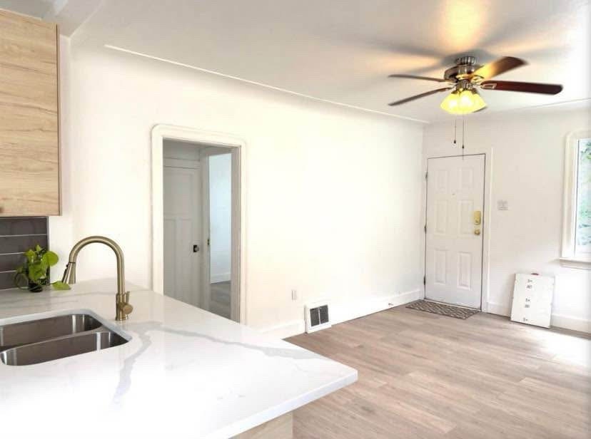 2 bedroom house with garage and yard 3