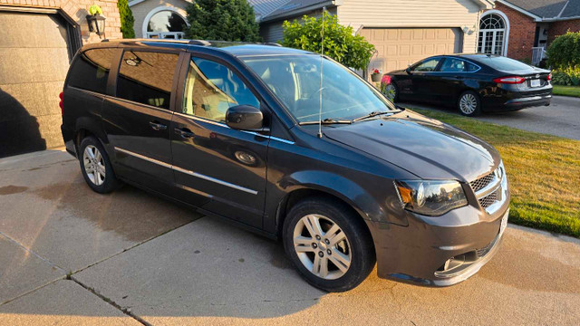 2011 Dodge Grand Caravan Crew Plus in Cars & Trucks in London - Image 4