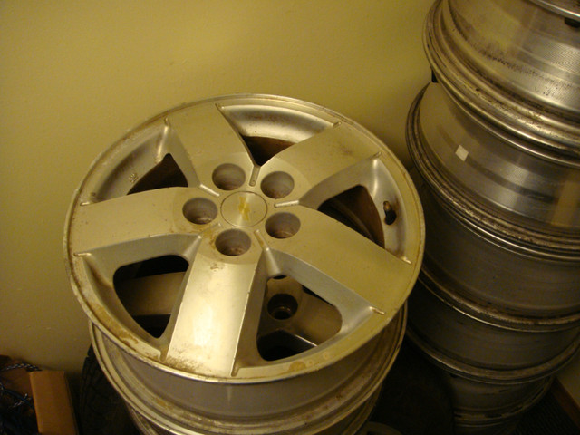 1   03-05 cavalier aluminum 15" wheel with 5x100mm bolt pattern in Tires & Rims in Saskatoon