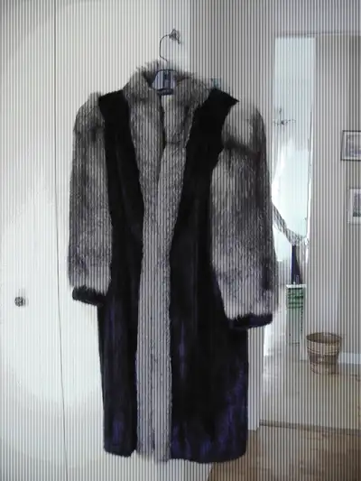 Manteau renard argenté et vison, femme size16 ans neuf, View more