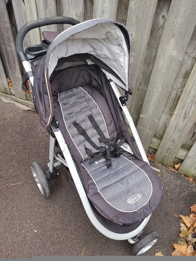 STROLLER in Strollers, Carriers & Car Seats in Brantford - Image 4