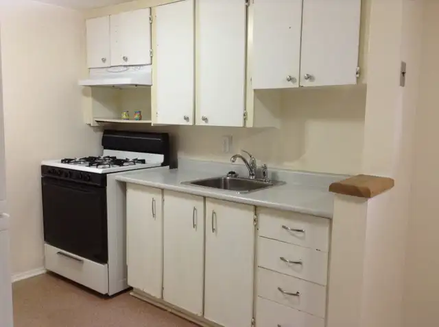Danforth-Pape 1 bedroom cozy basement apartment $1200